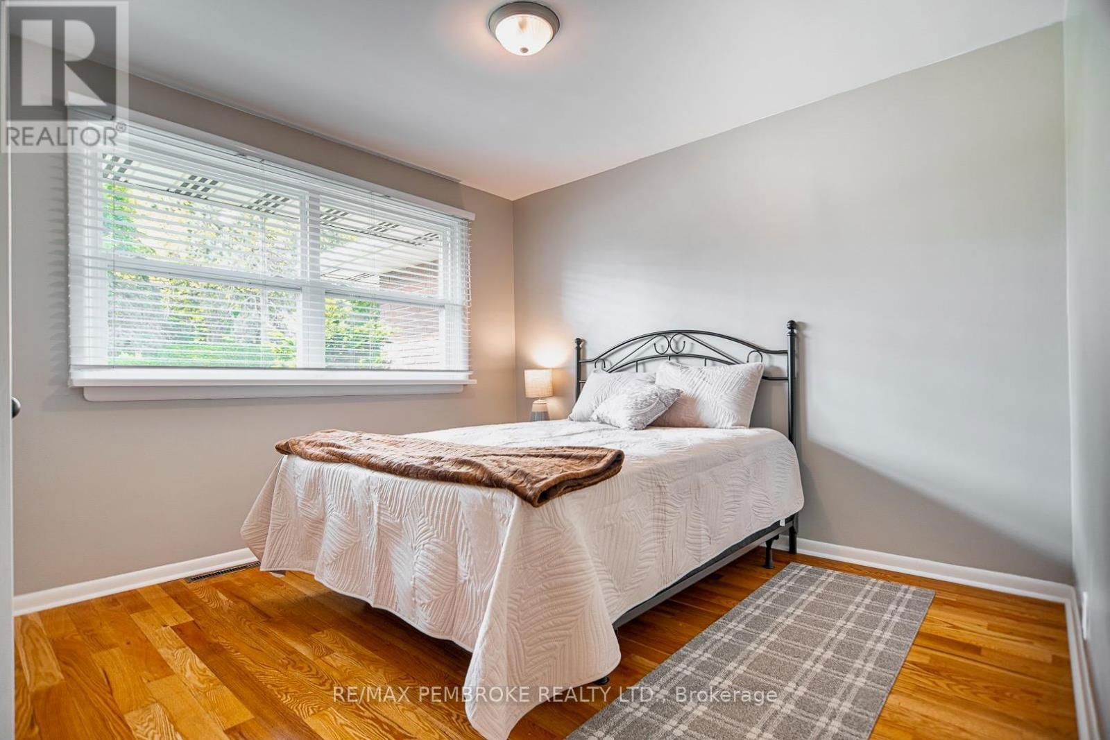 545 HERBERT STREET Image 16
