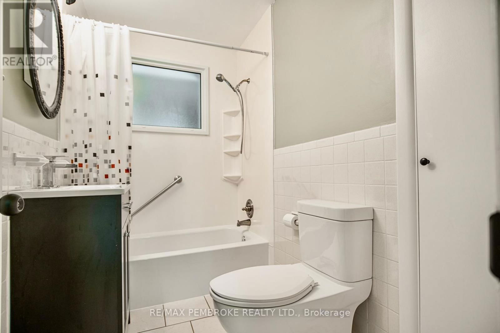 545 HERBERT STREET Image 17