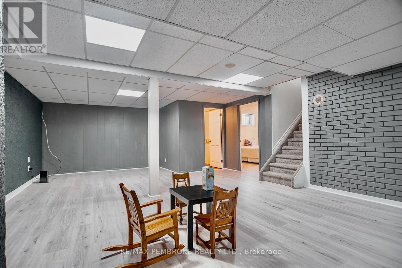545 HERBERT STREET Image 24