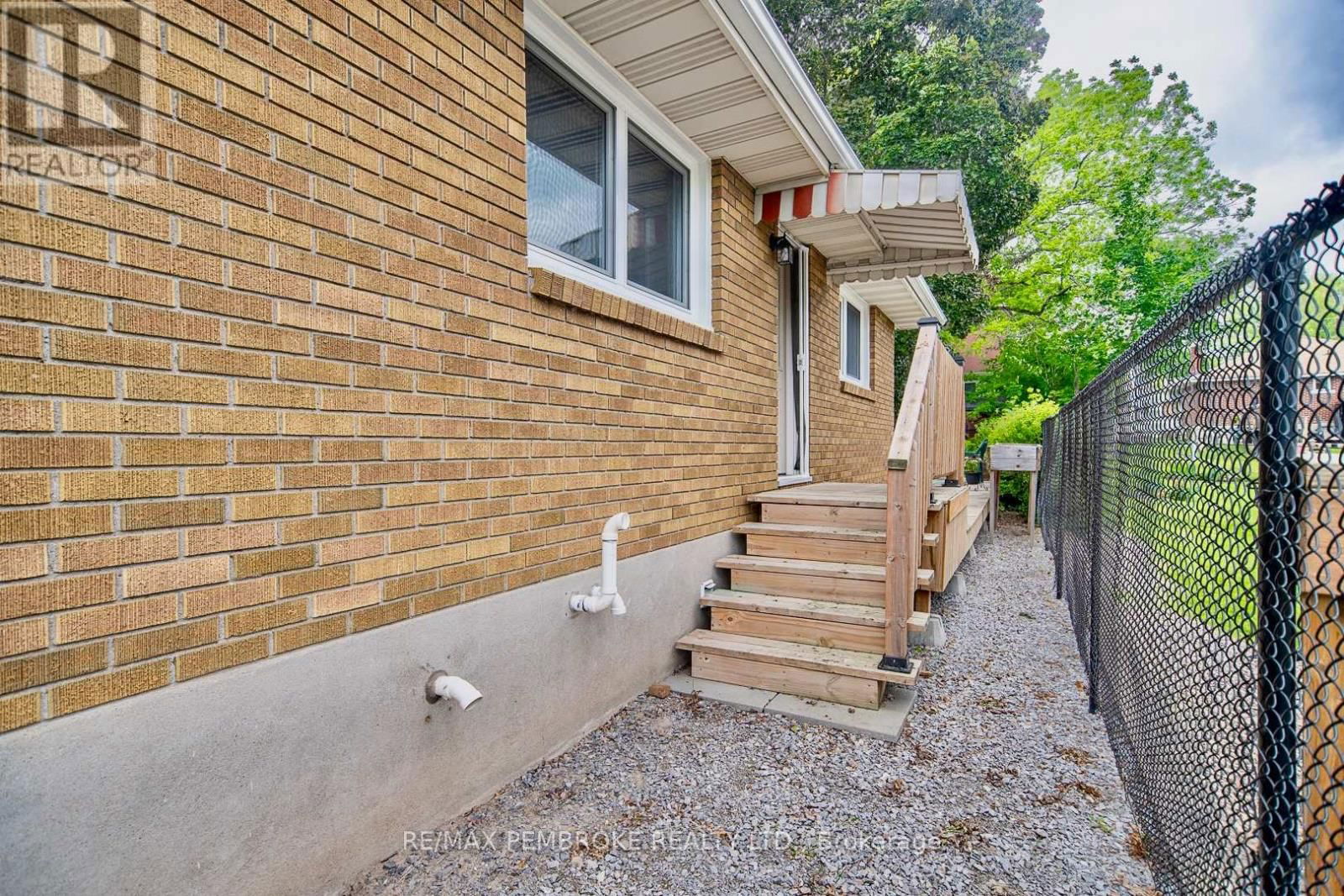 545 HERBERT STREET Image 27