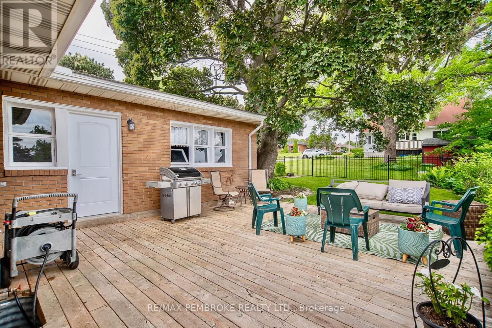 545 HERBERT STREET Image 28
