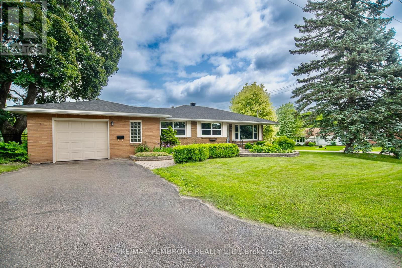 545 HERBERT STREET Image 3