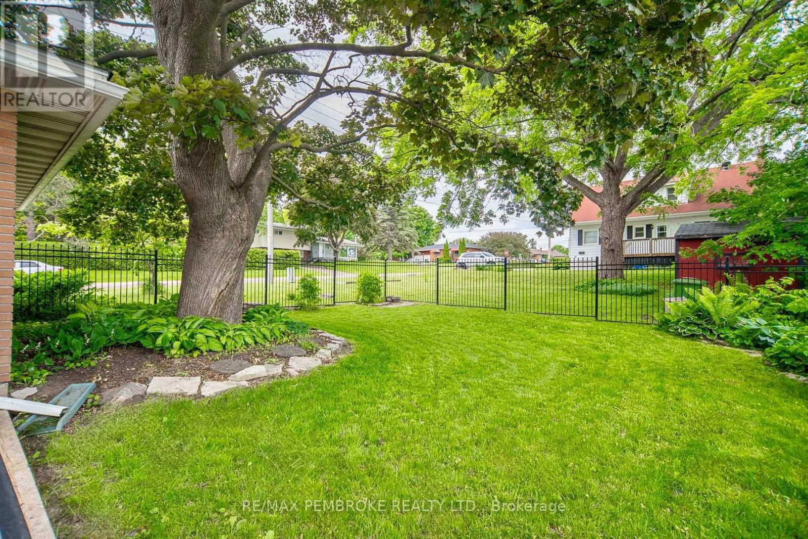 545 HERBERT STREET Image 30