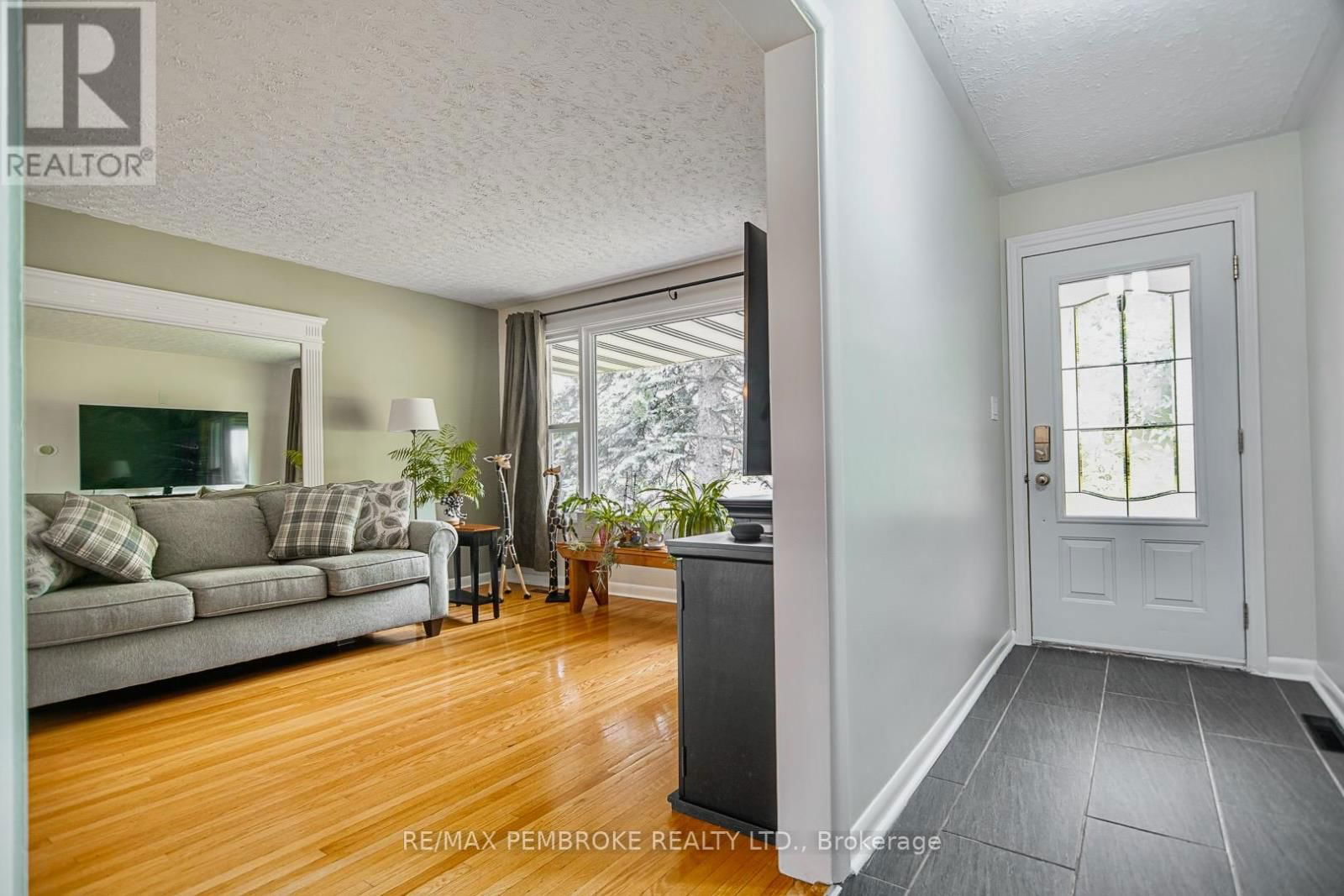 545 HERBERT STREET Image 4