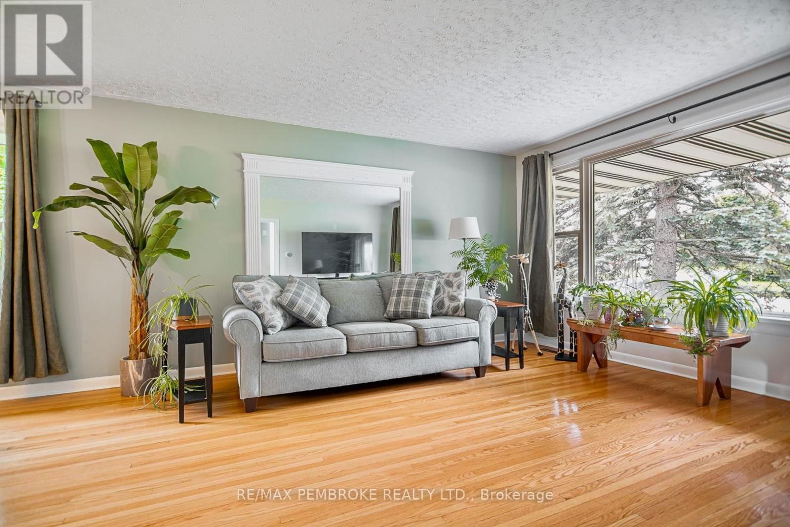 545 HERBERT STREET Image 5
