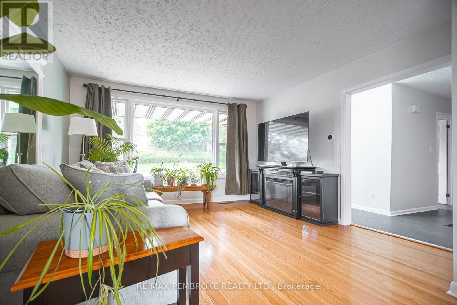 545 HERBERT STREET Image 6