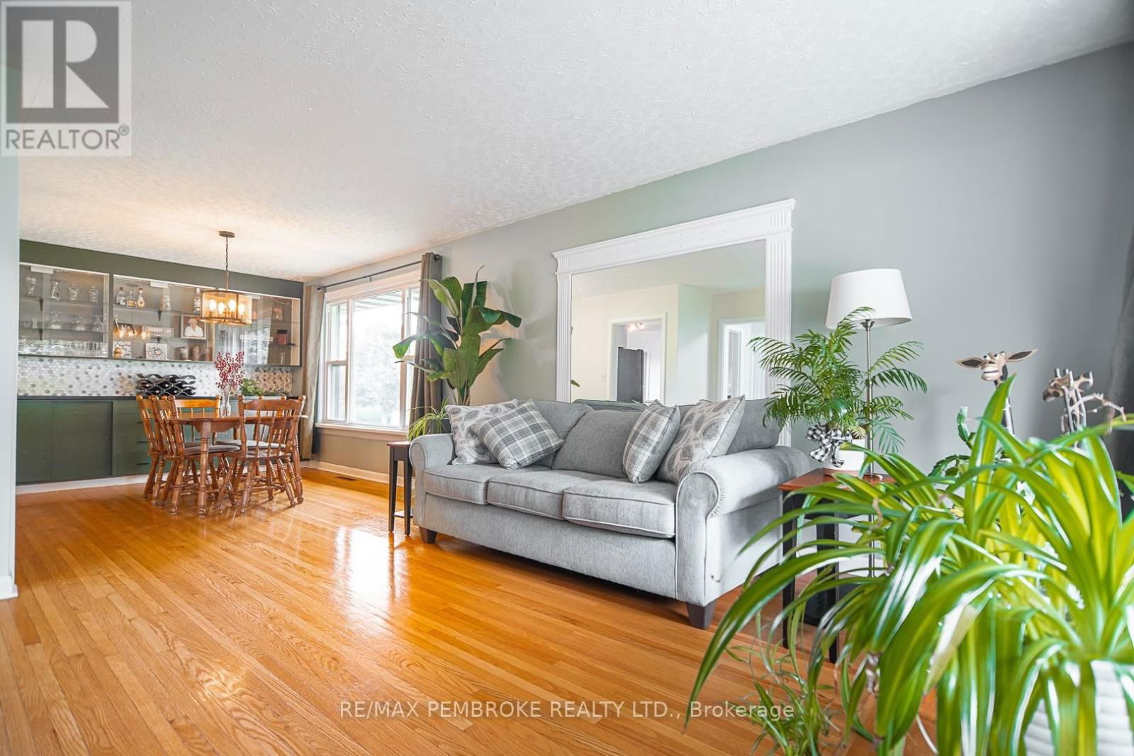 545 HERBERT STREET Image 7