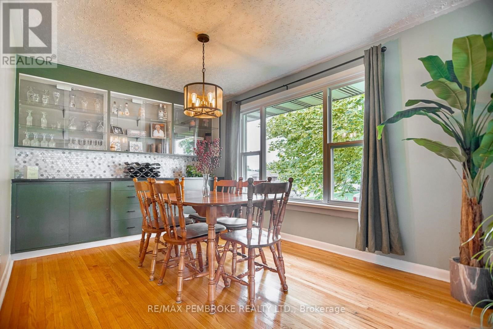 545 HERBERT STREET Image 8