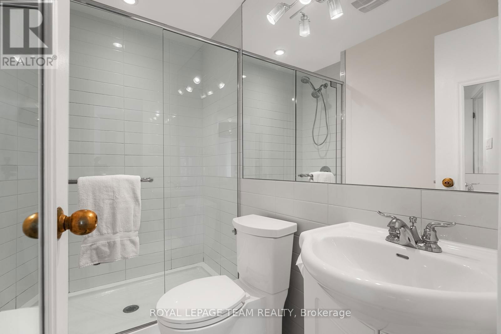124 KEEFER STREET Image 14