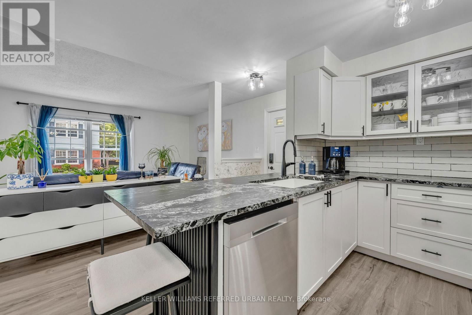 E101 - 182 D'ARCY STREET EAST Image 9