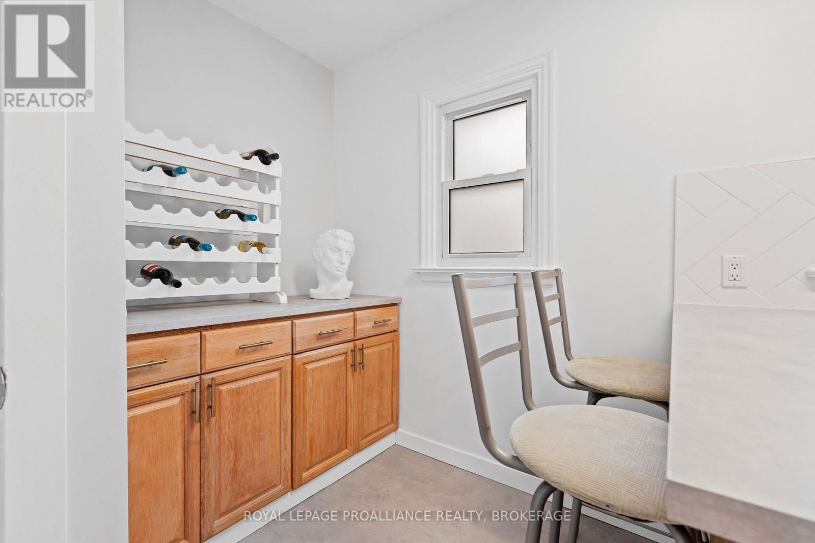 216 PHILLIPS STREET Image 11