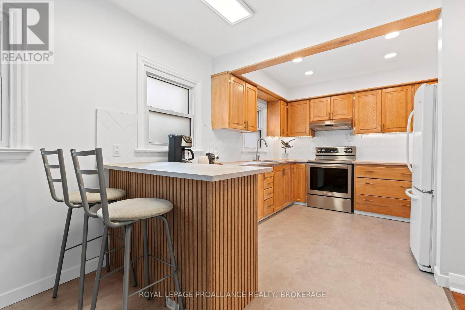 216 PHILLIPS STREET Image 12