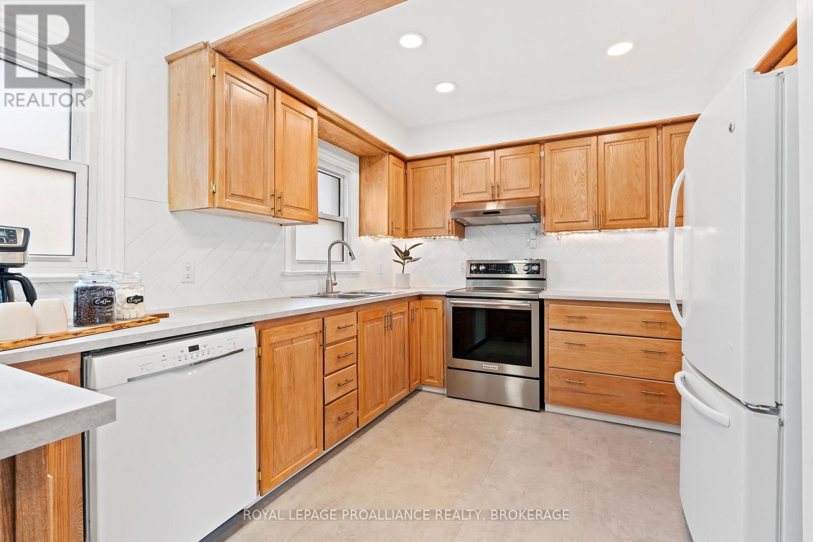 216 PHILLIPS STREET Image 15