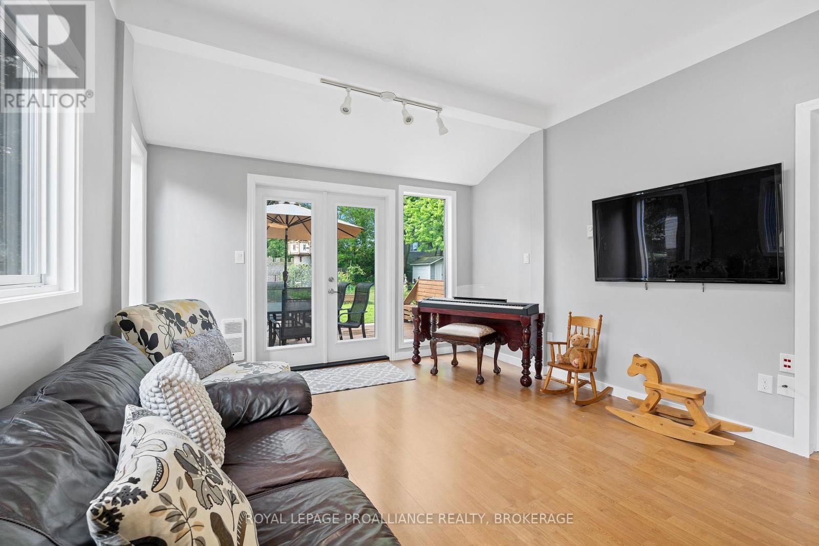 216 PHILLIPS STREET Image 17