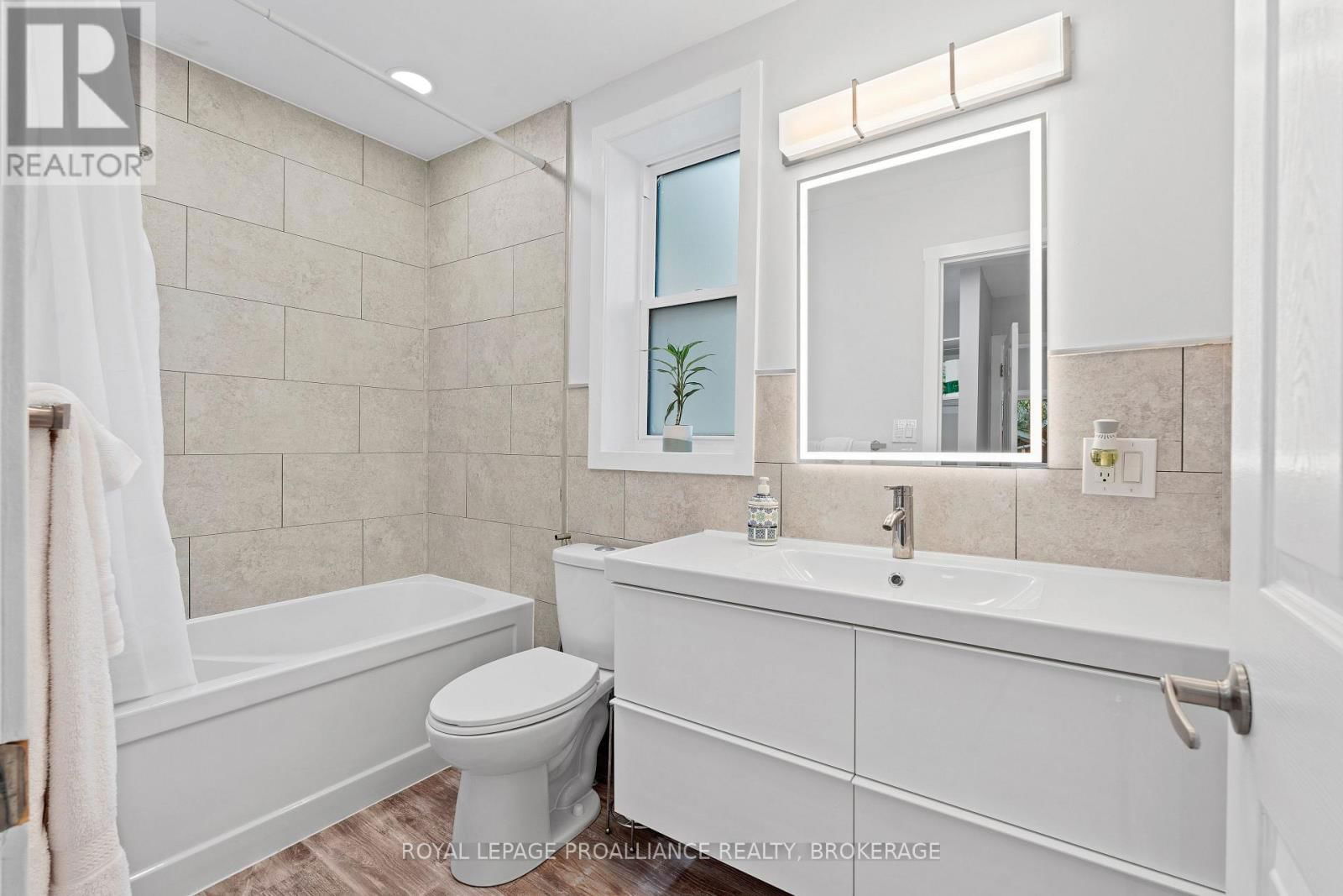 216 PHILLIPS STREET Image 18