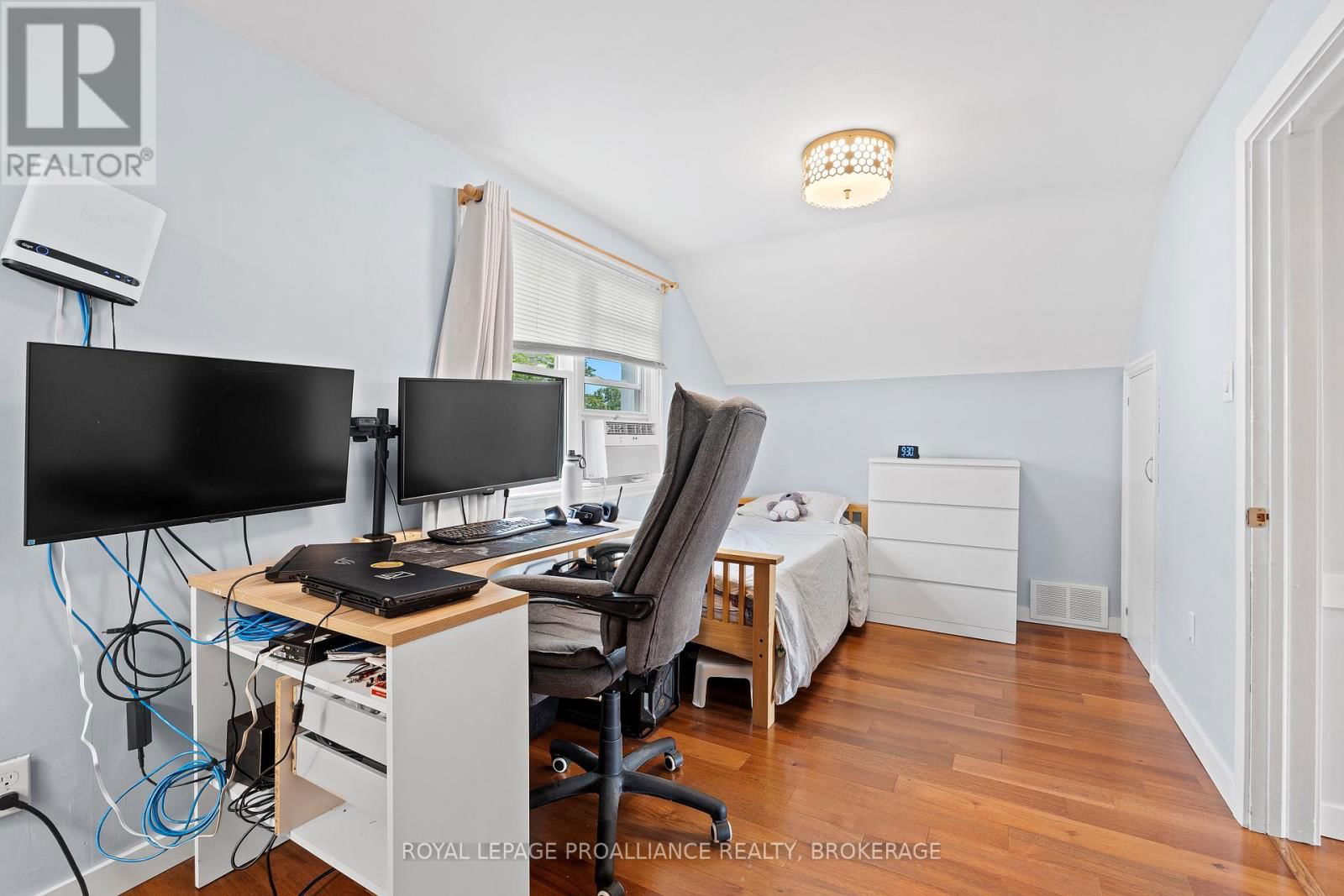 216 PHILLIPS STREET Image 25