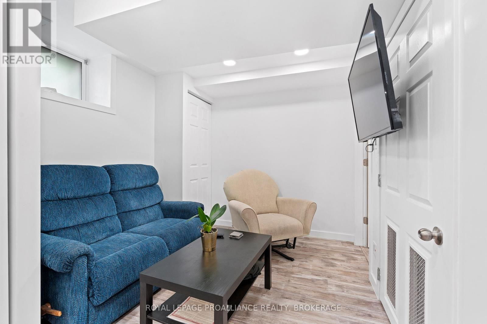 216 PHILLIPS STREET Image 28