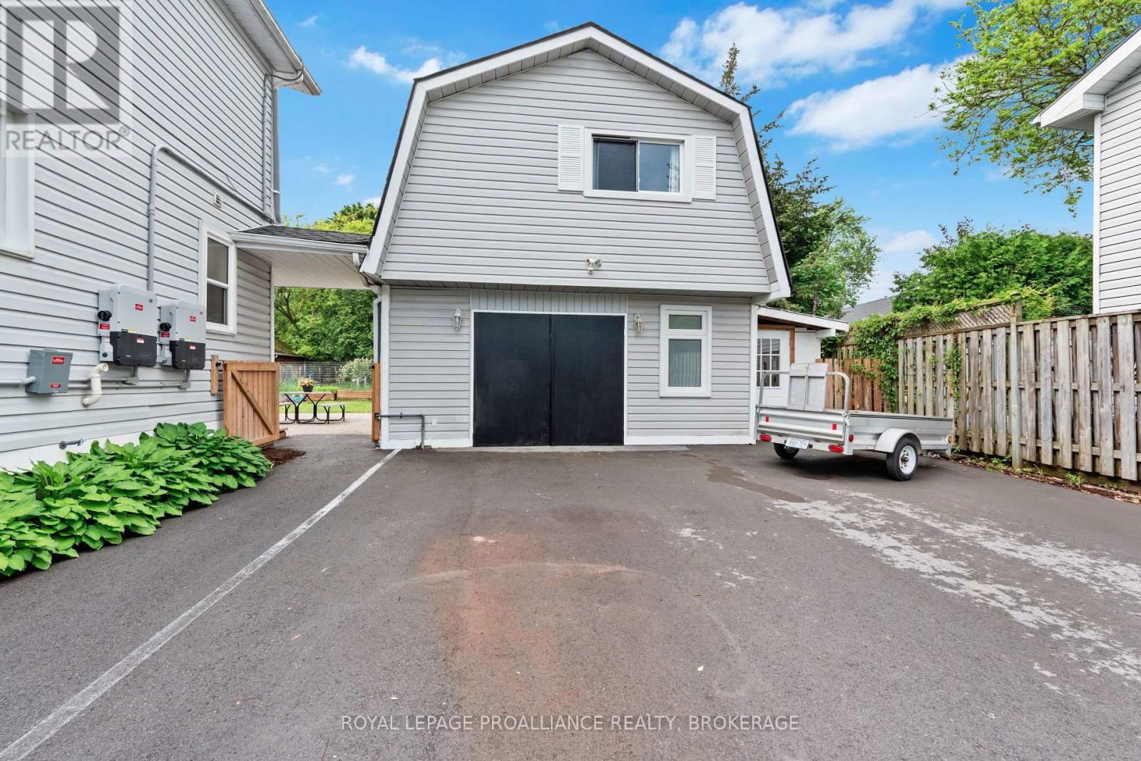 216 PHILLIPS STREET Image 37
