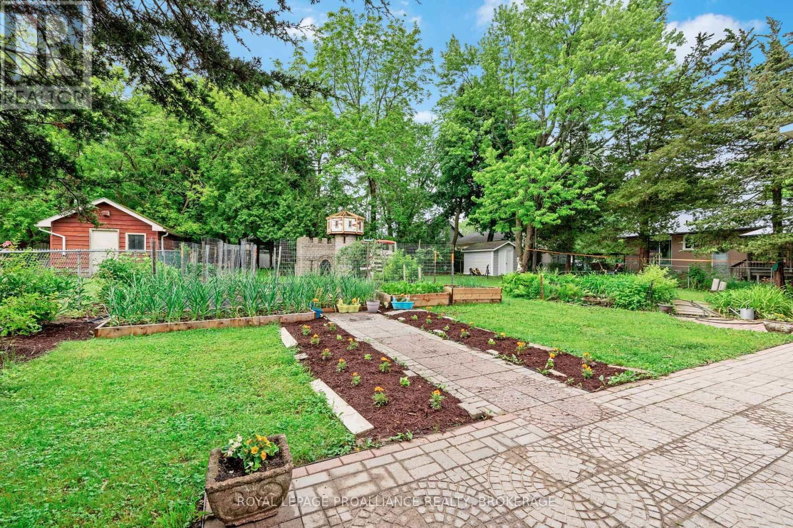 216 PHILLIPS STREET Image 39