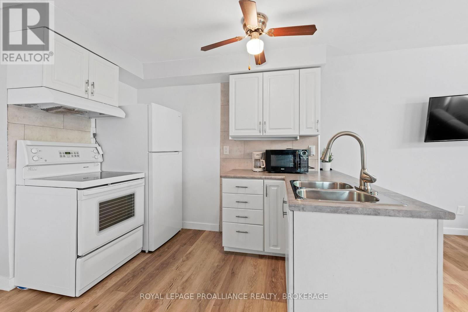 216 PHILLIPS STREET Image 46