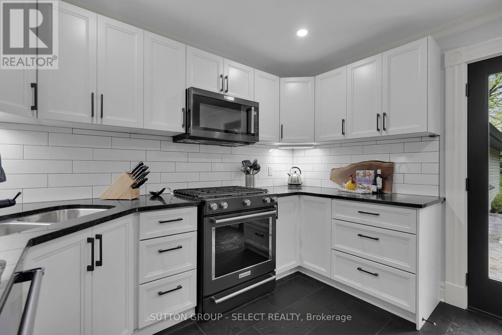 380 ST JAMES STREET Image 18