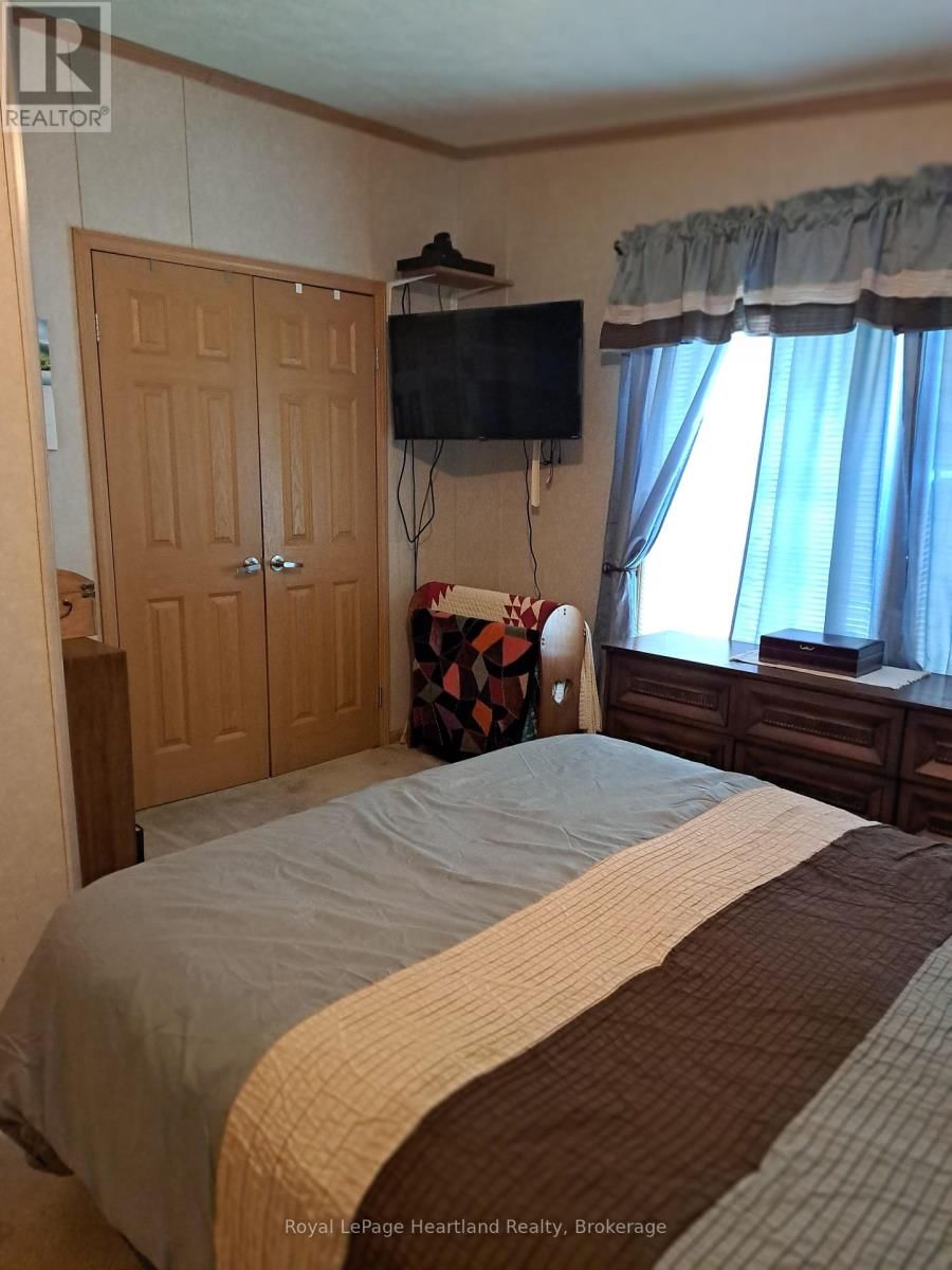 469 RICHARD CRESCENT Image 12
