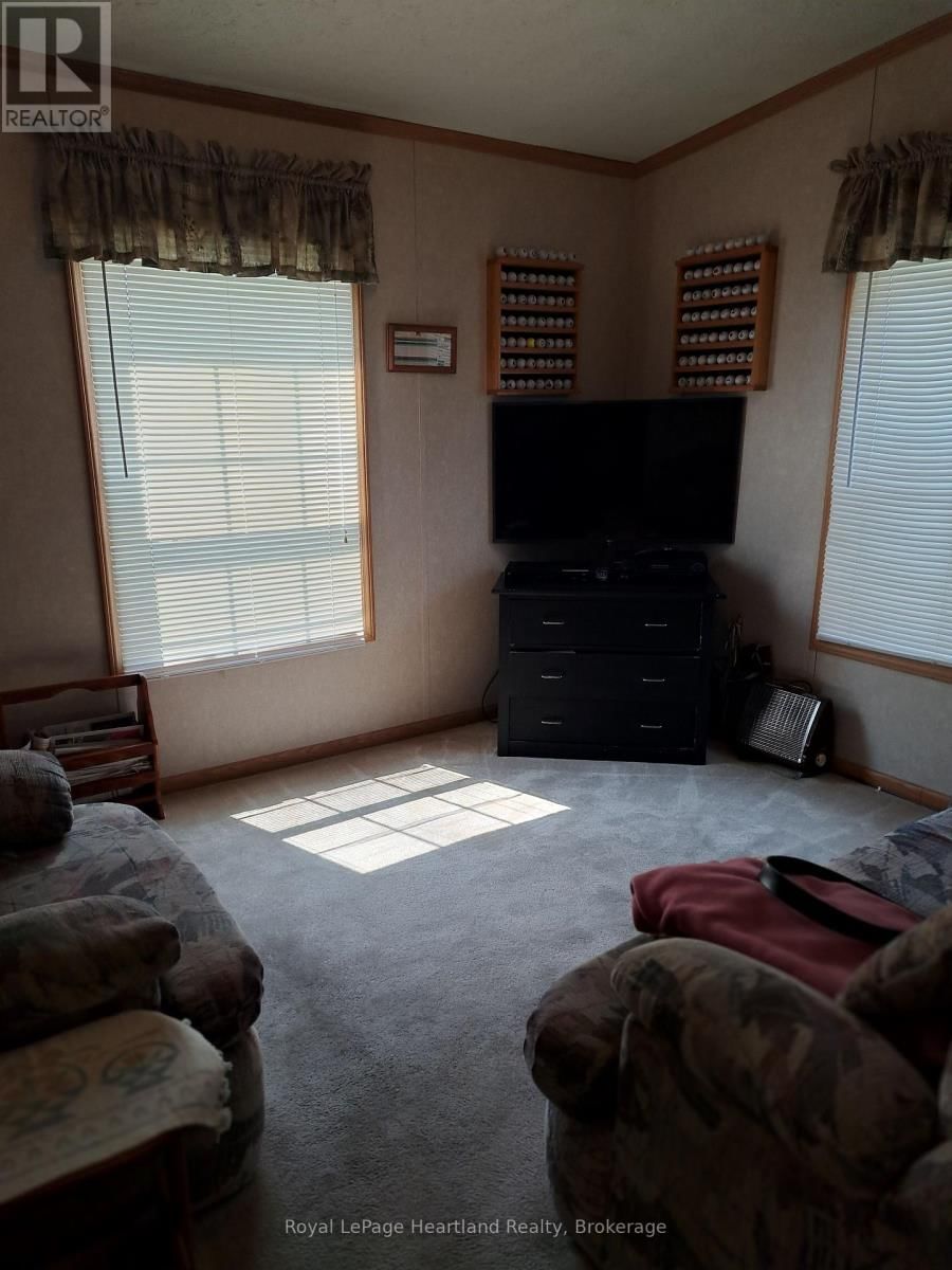 469 RICHARD CRESCENT Image 14