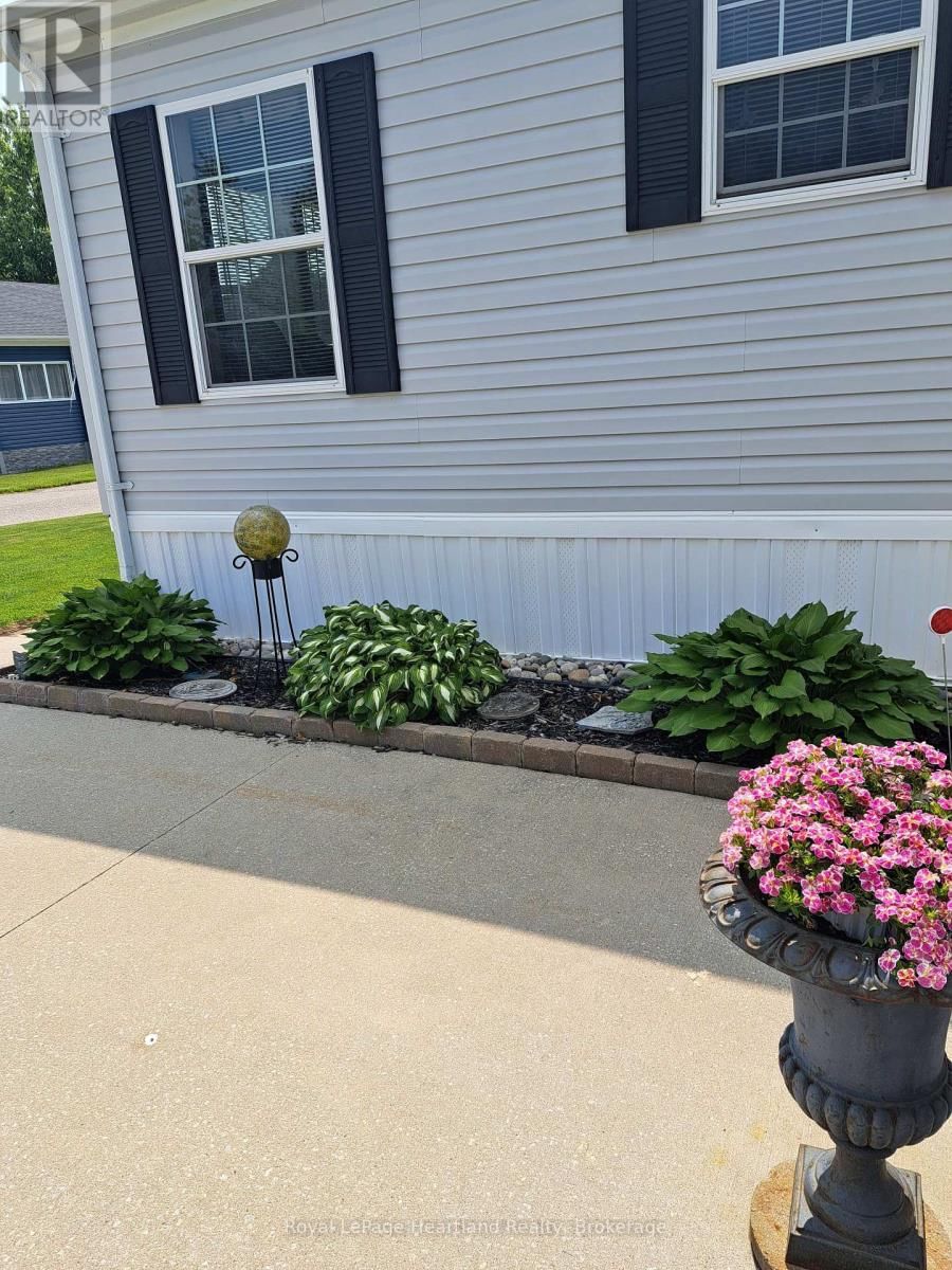 469 RICHARD CRESCENT Image 15