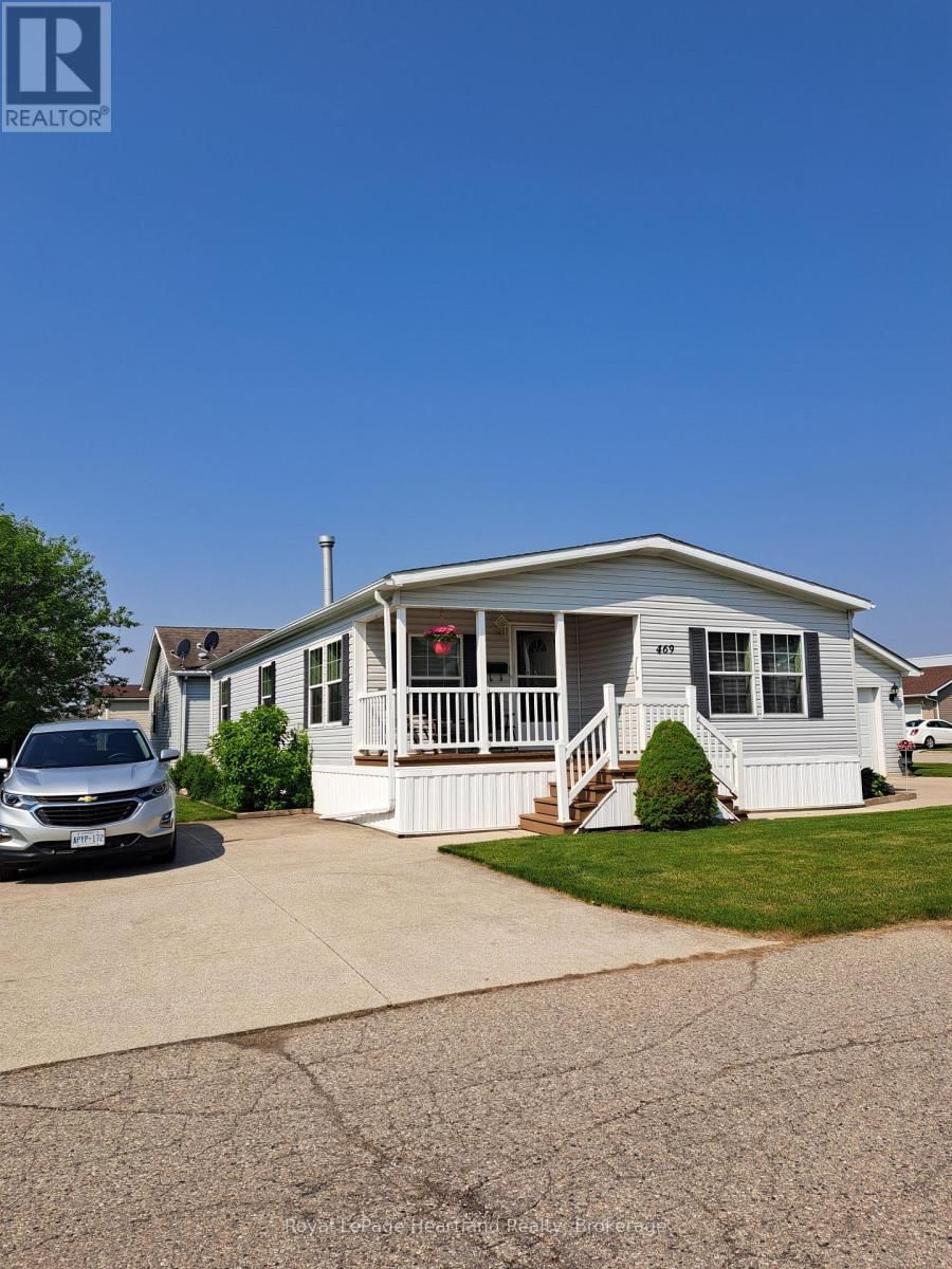 469 RICHARD CRESCENT Image 2