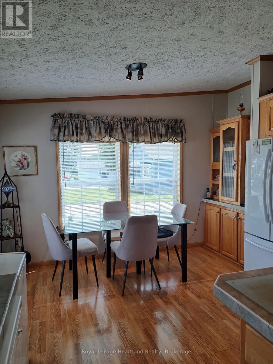 469 RICHARD CRESCENT Image 3
