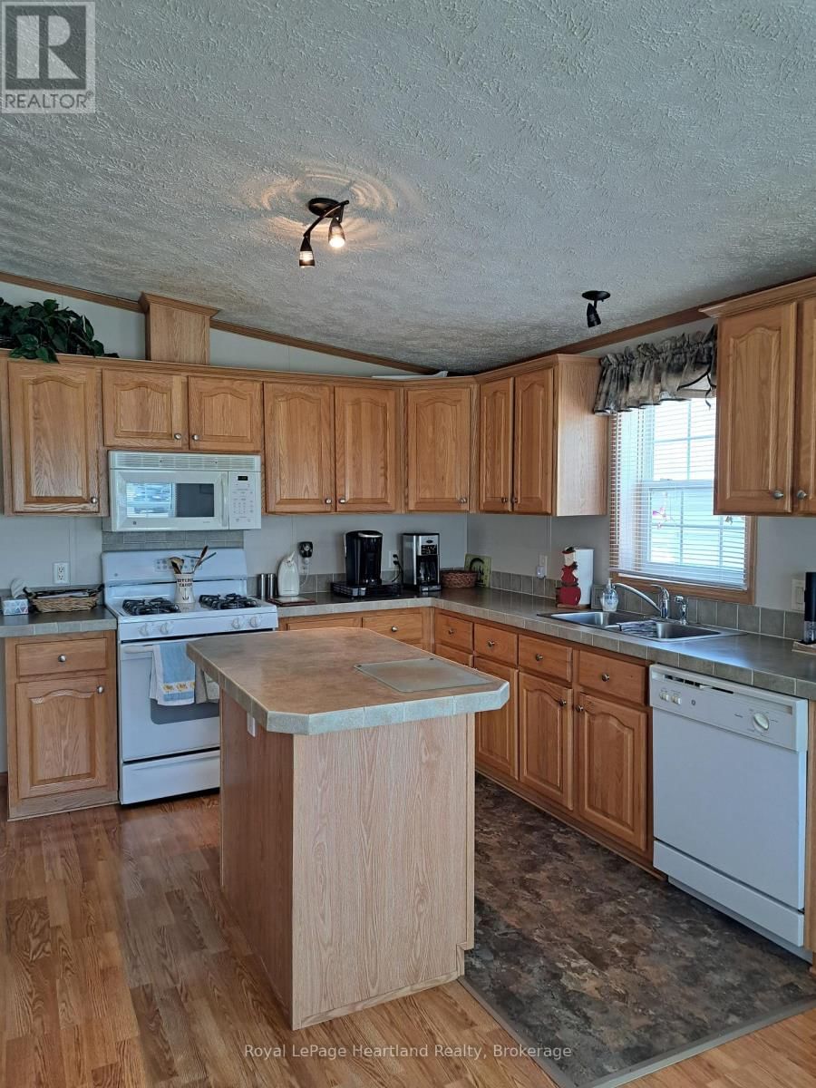 469 RICHARD CRESCENT Image 5