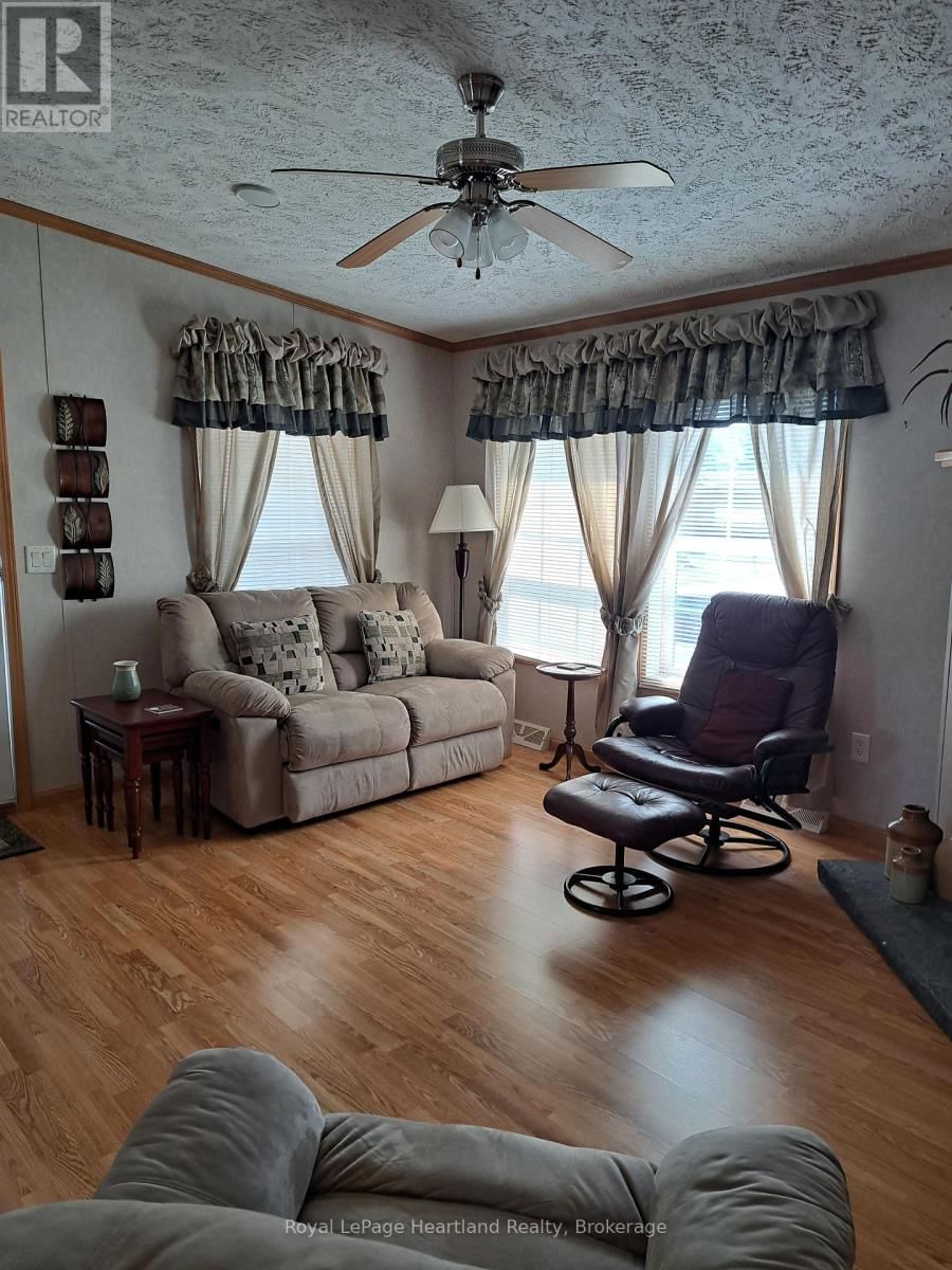 469 RICHARD CRESCENT Image 6