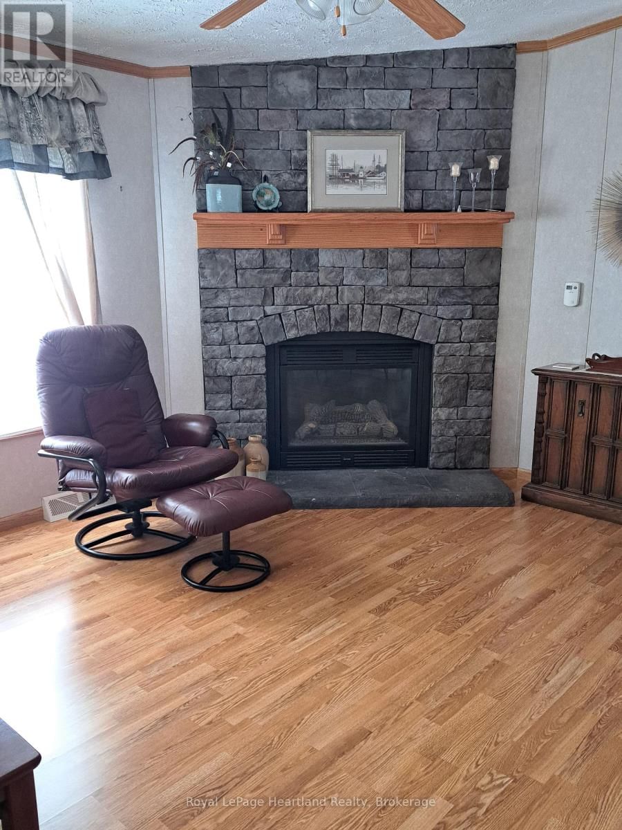 469 RICHARD CRESCENT Image 7