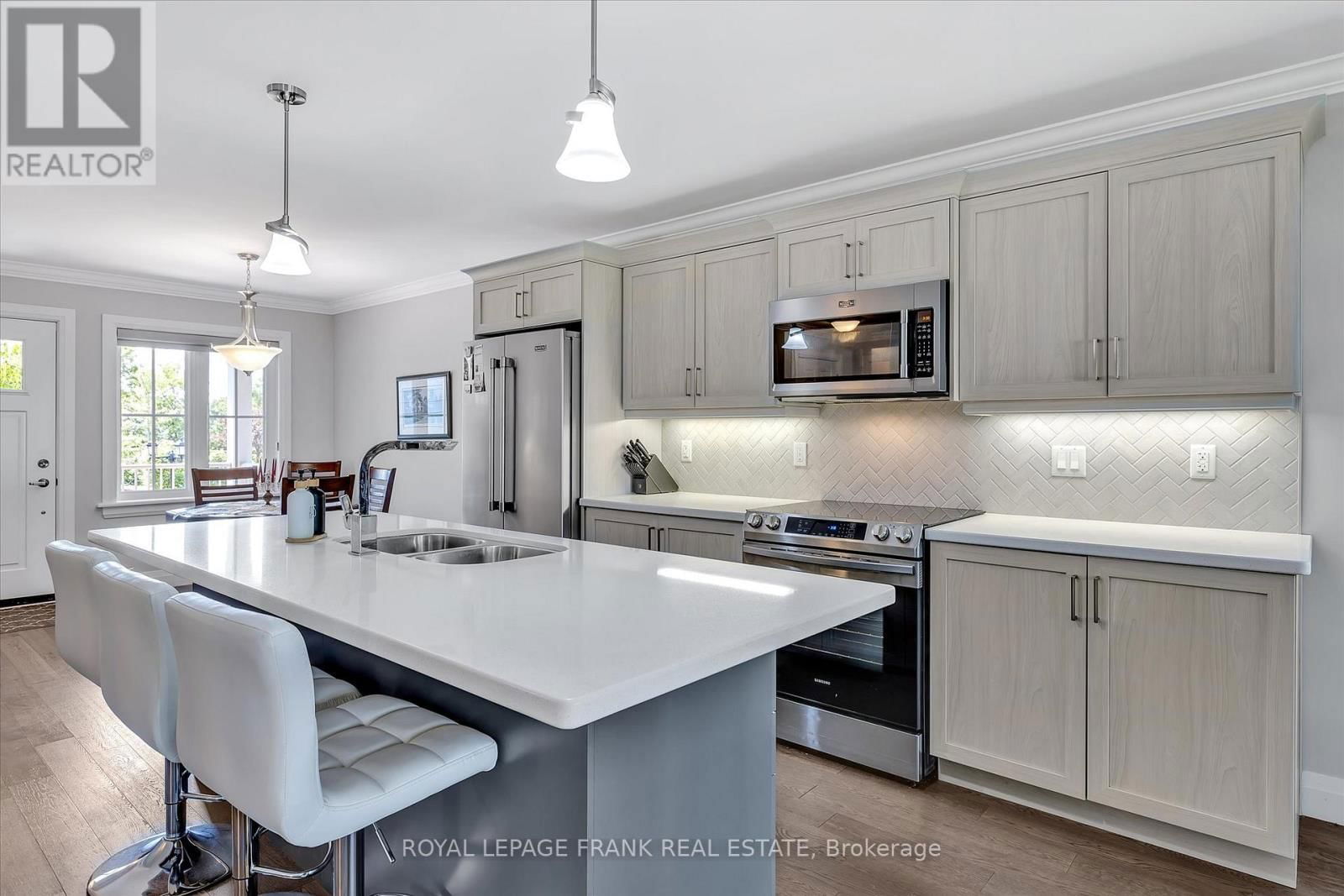 9 IRONS AVENUE Image 11