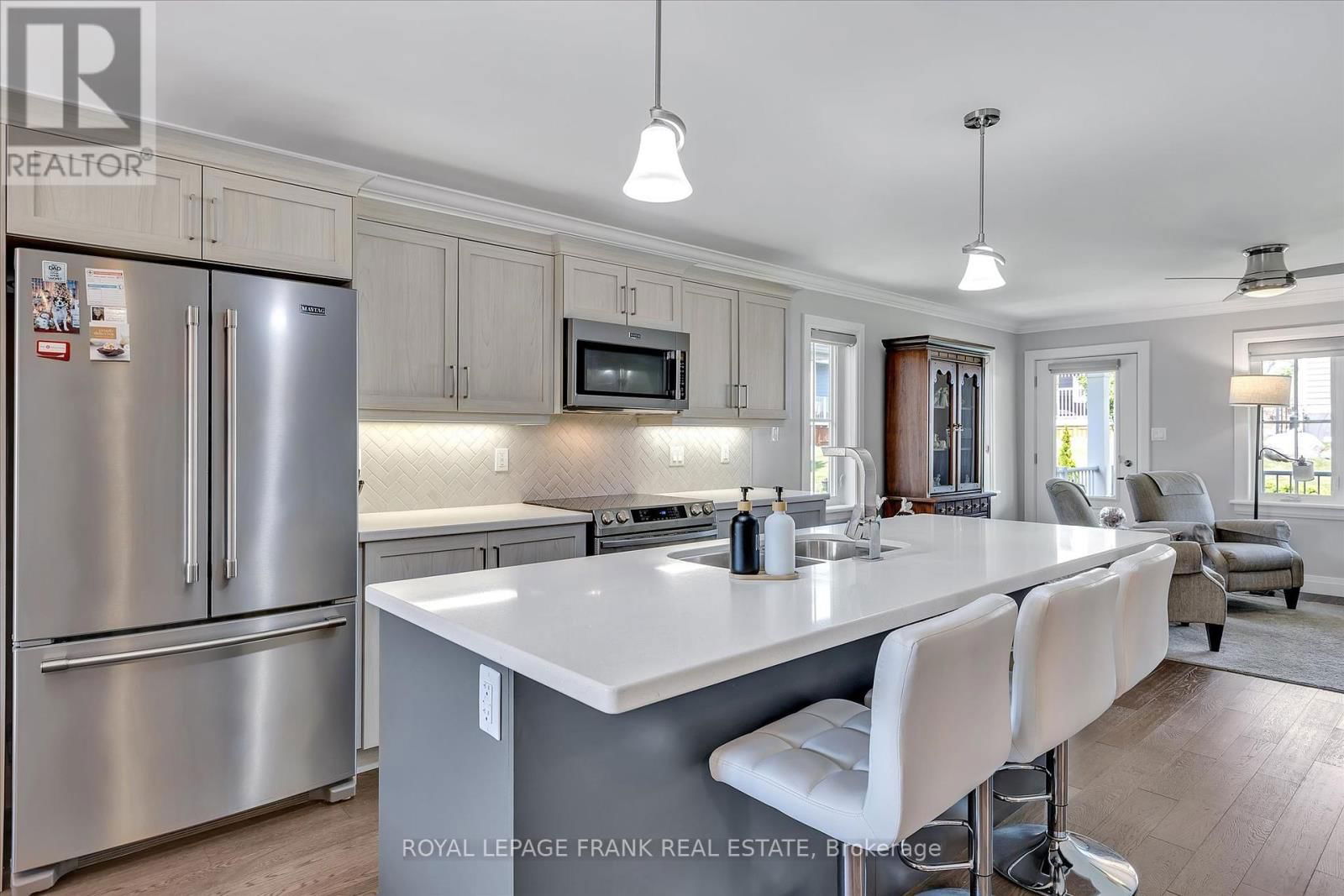 9 IRONS AVENUE Image 12