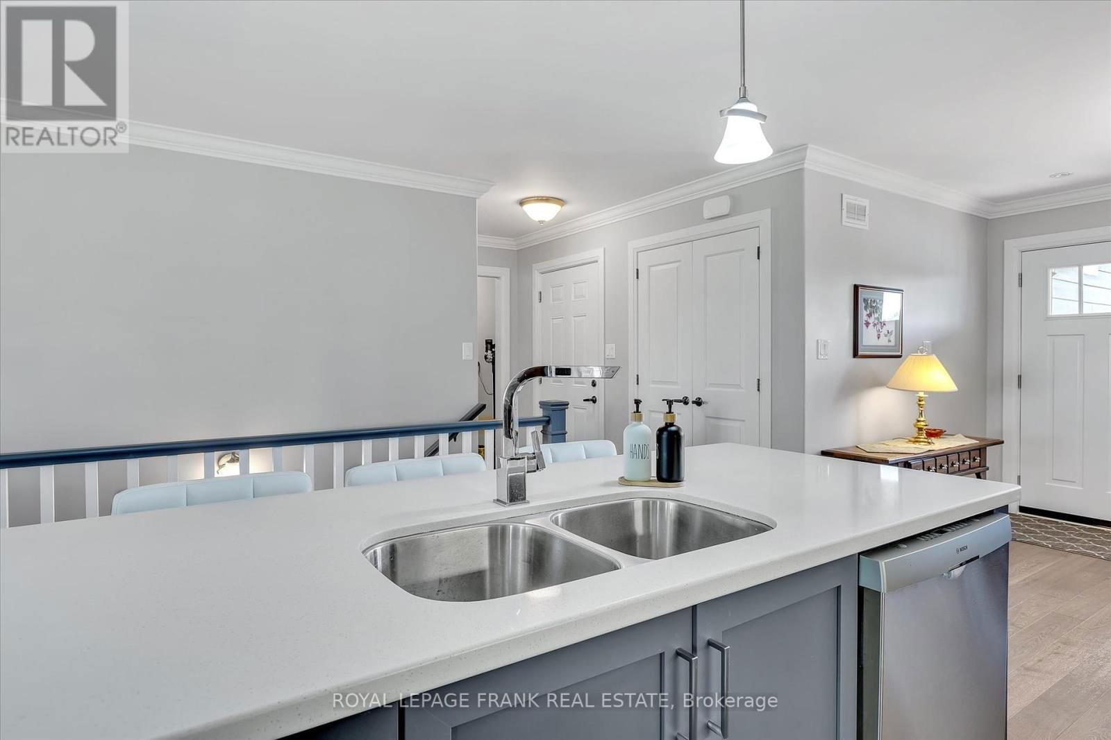 9 IRONS AVENUE Image 13