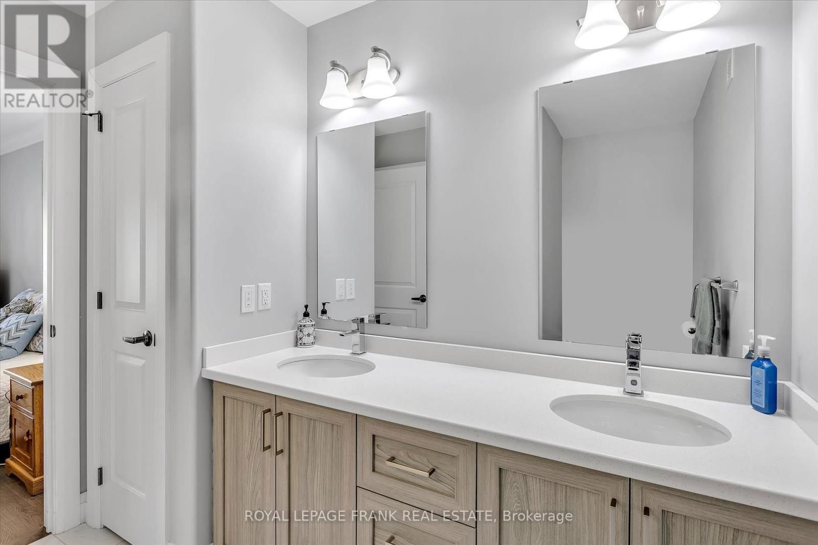 9 IRONS AVENUE Image 17