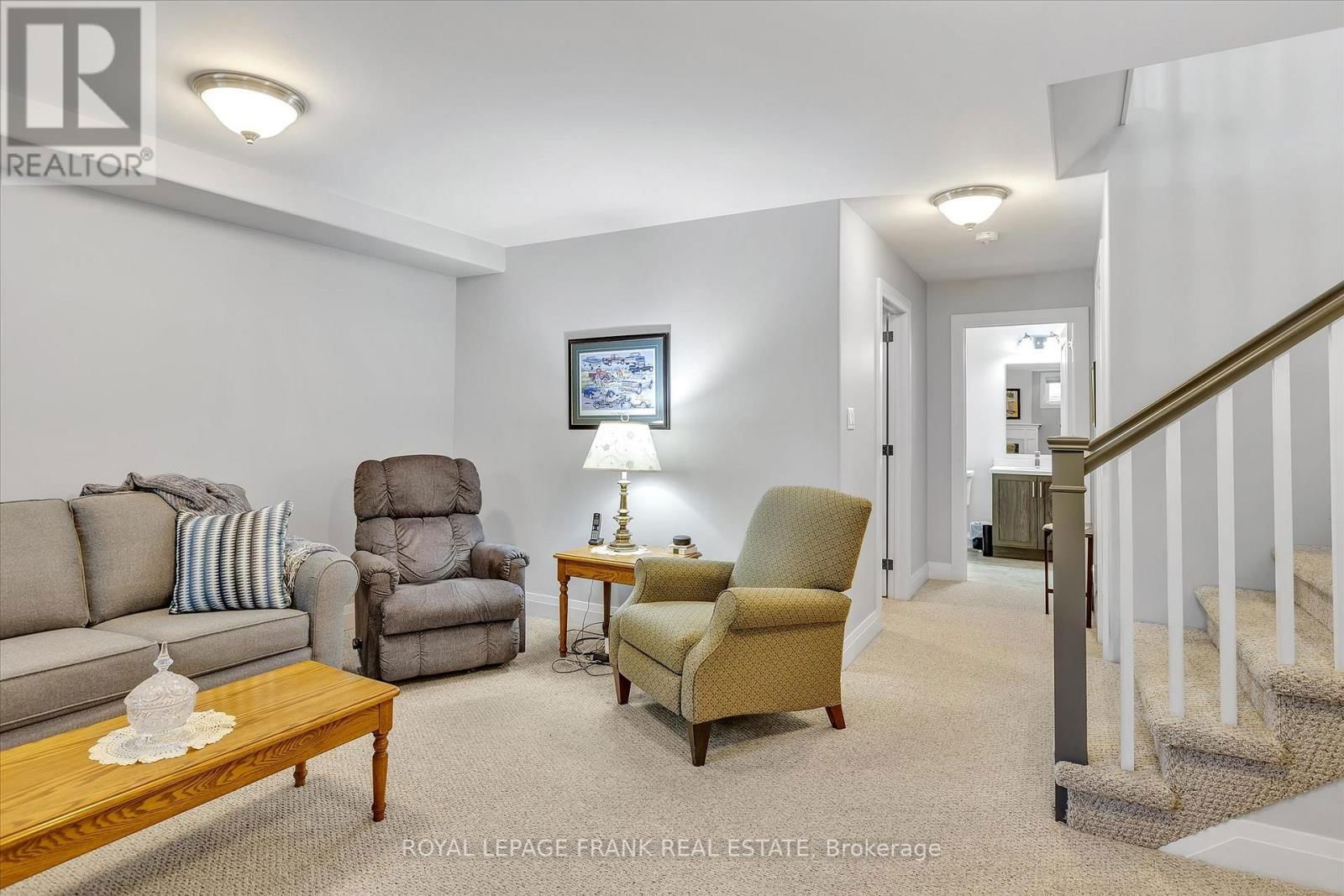 9 IRONS AVENUE Image 24