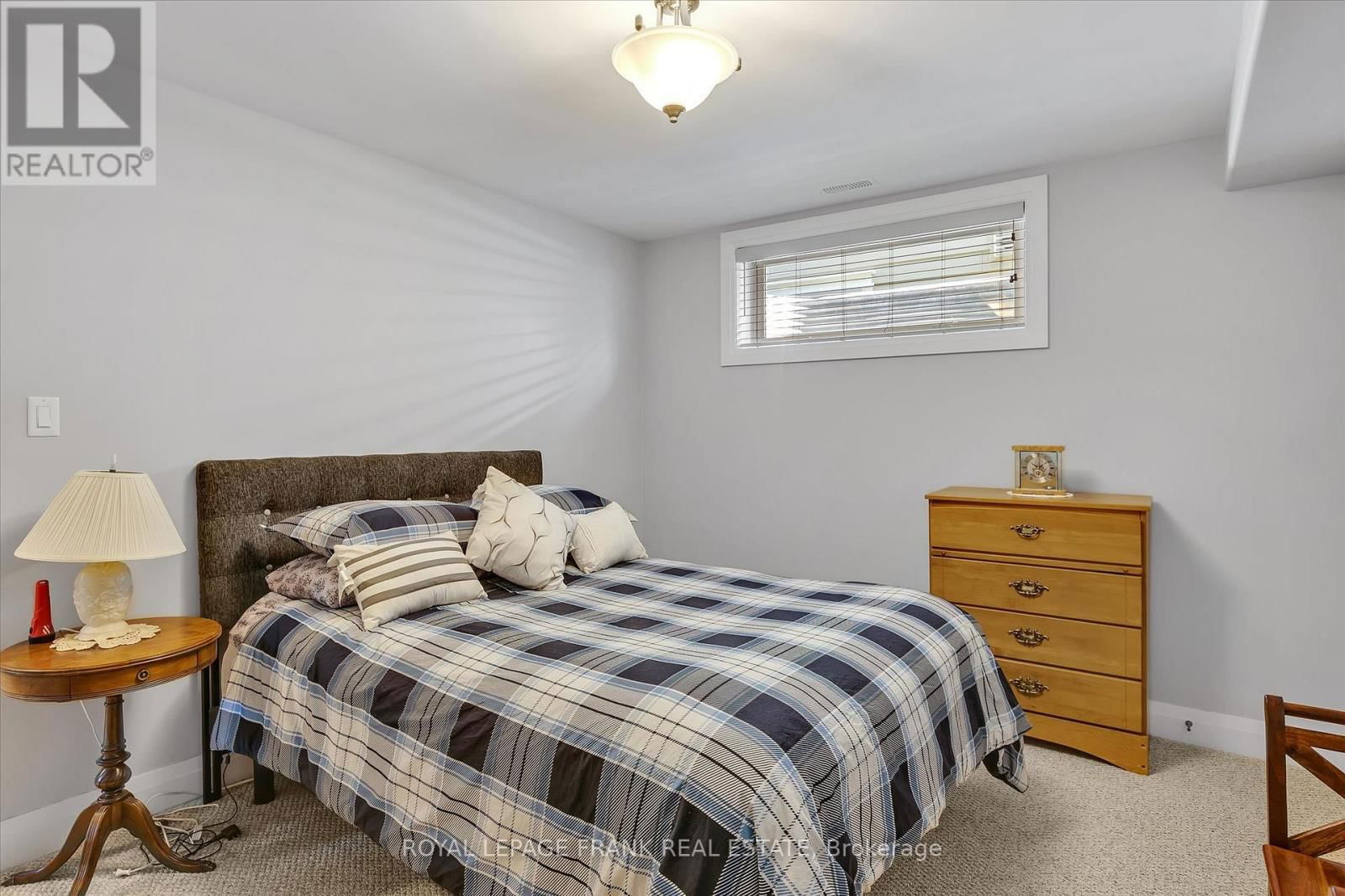 9 IRONS AVENUE Image 25
