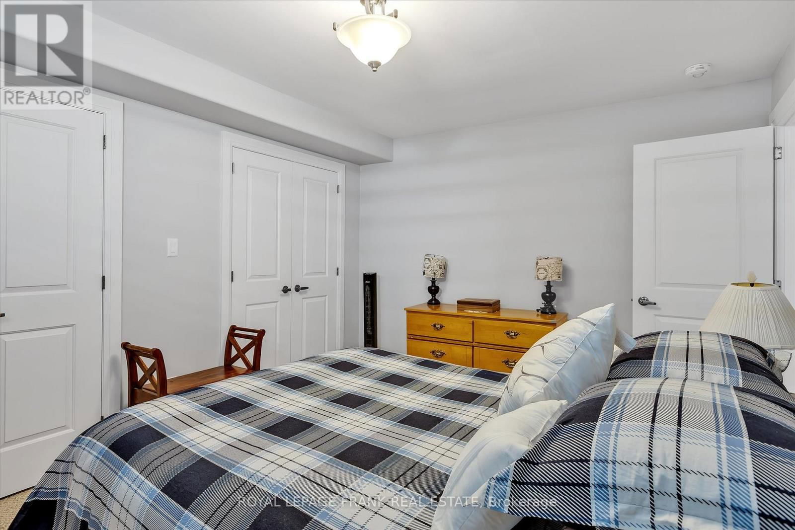 9 IRONS AVENUE Image 26
