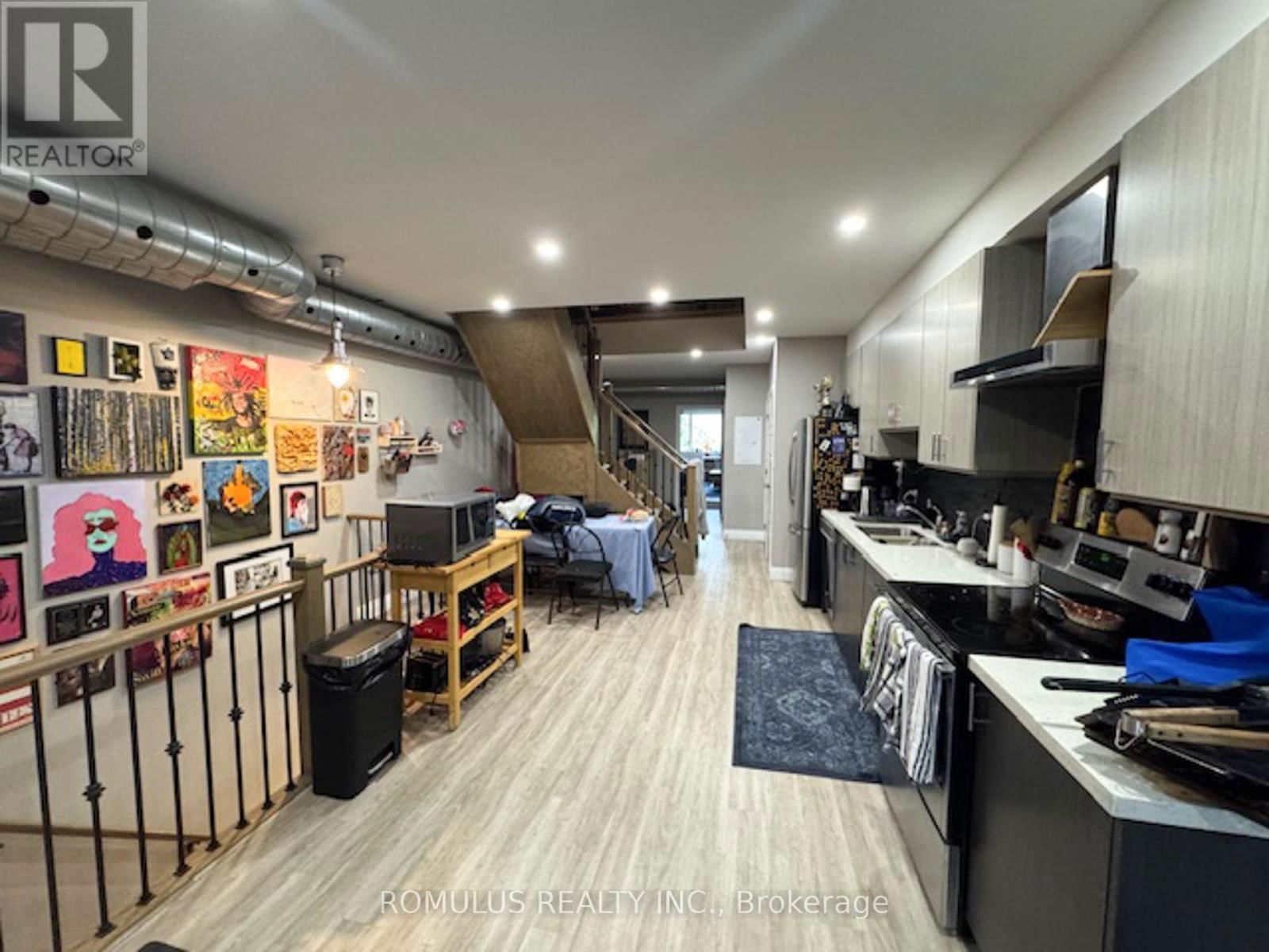 73 KING STREET EAST Image 9