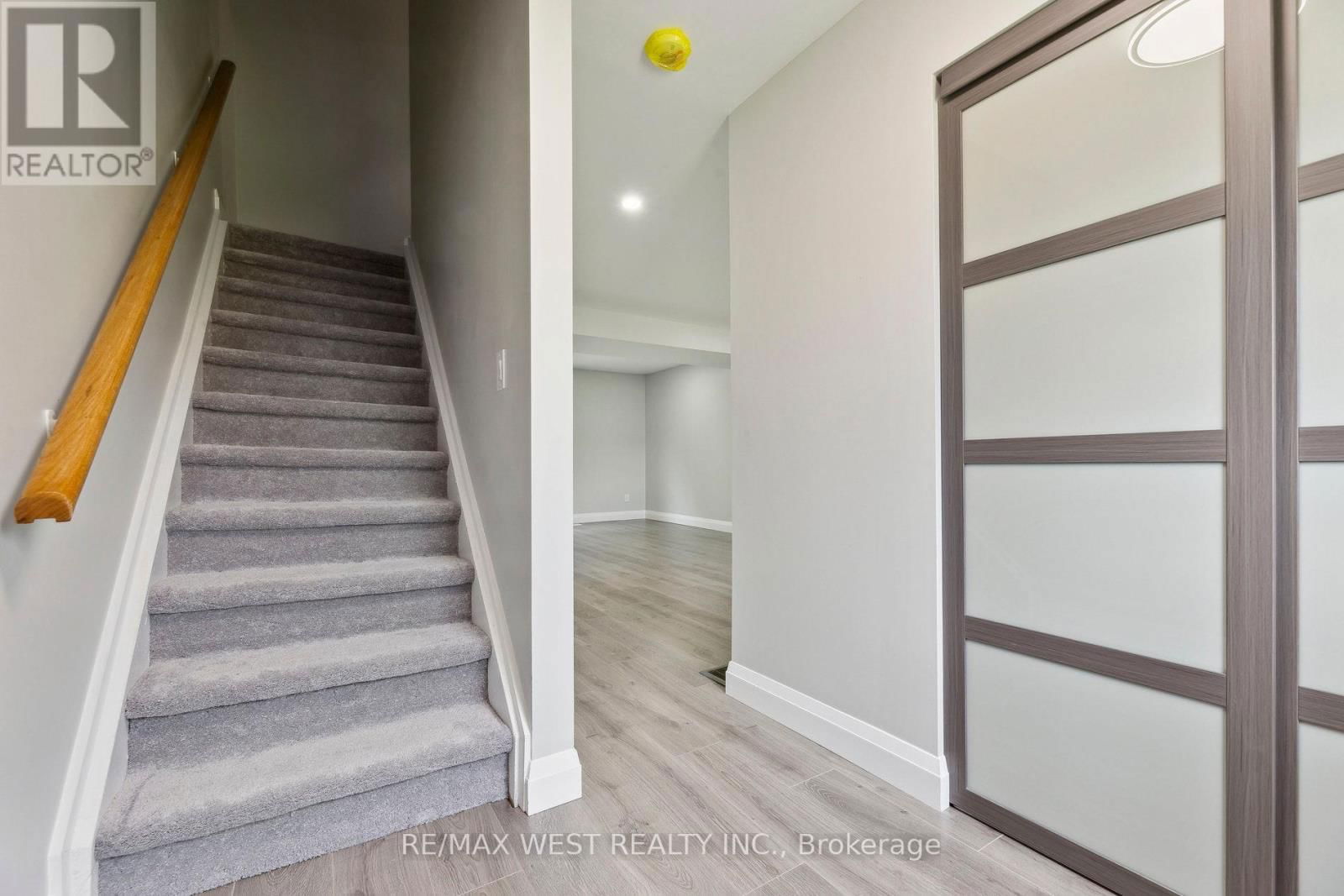 57 - 996 SYDENHAM ROAD Image 16