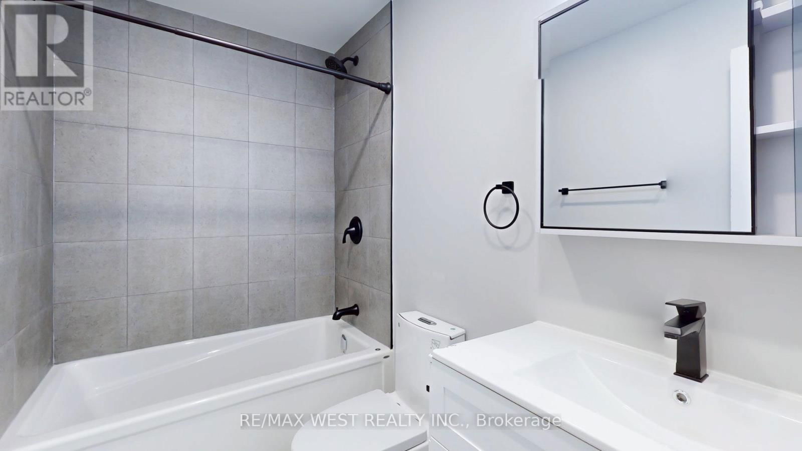57 - 996 SYDENHAM ROAD Image 17