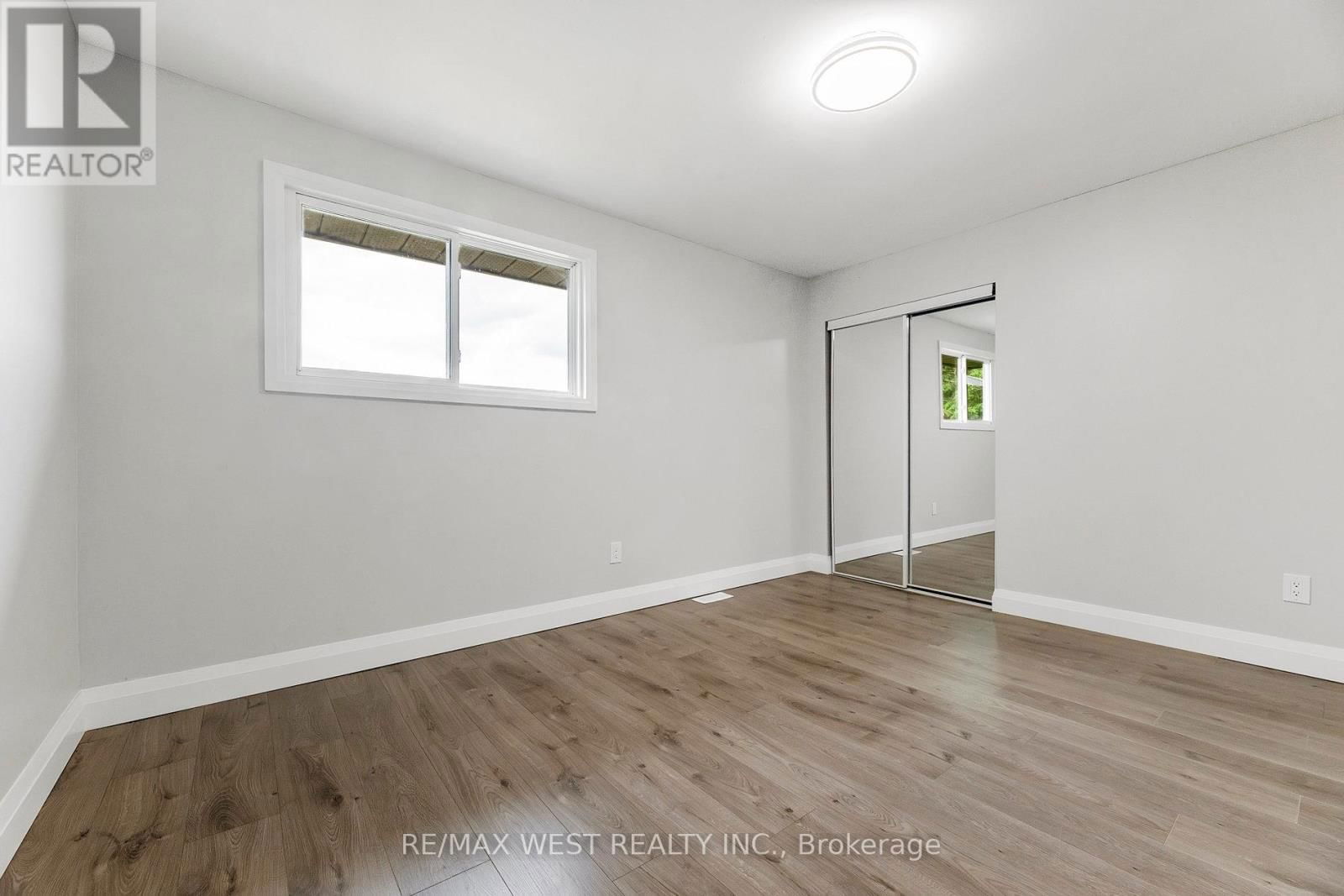 57 - 996 SYDENHAM ROAD Image 20