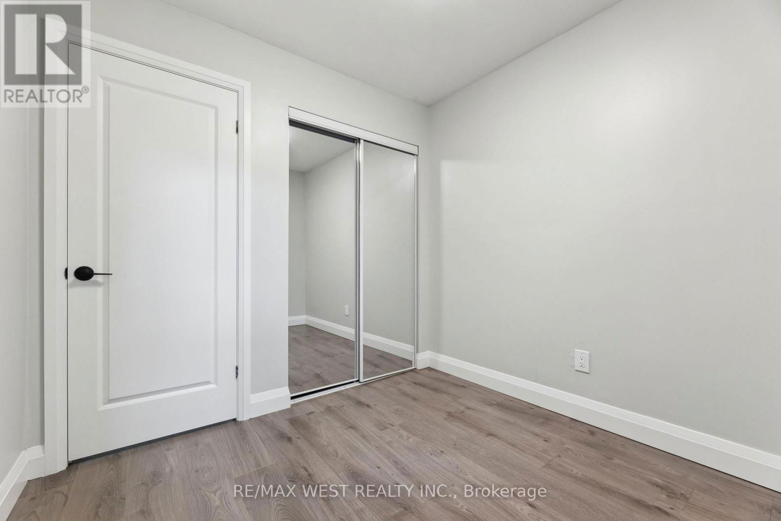 57 - 996 SYDENHAM ROAD Image 23
