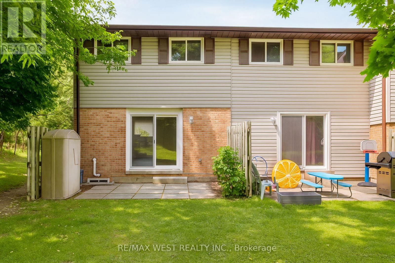 57 - 996 SYDENHAM ROAD Image 45