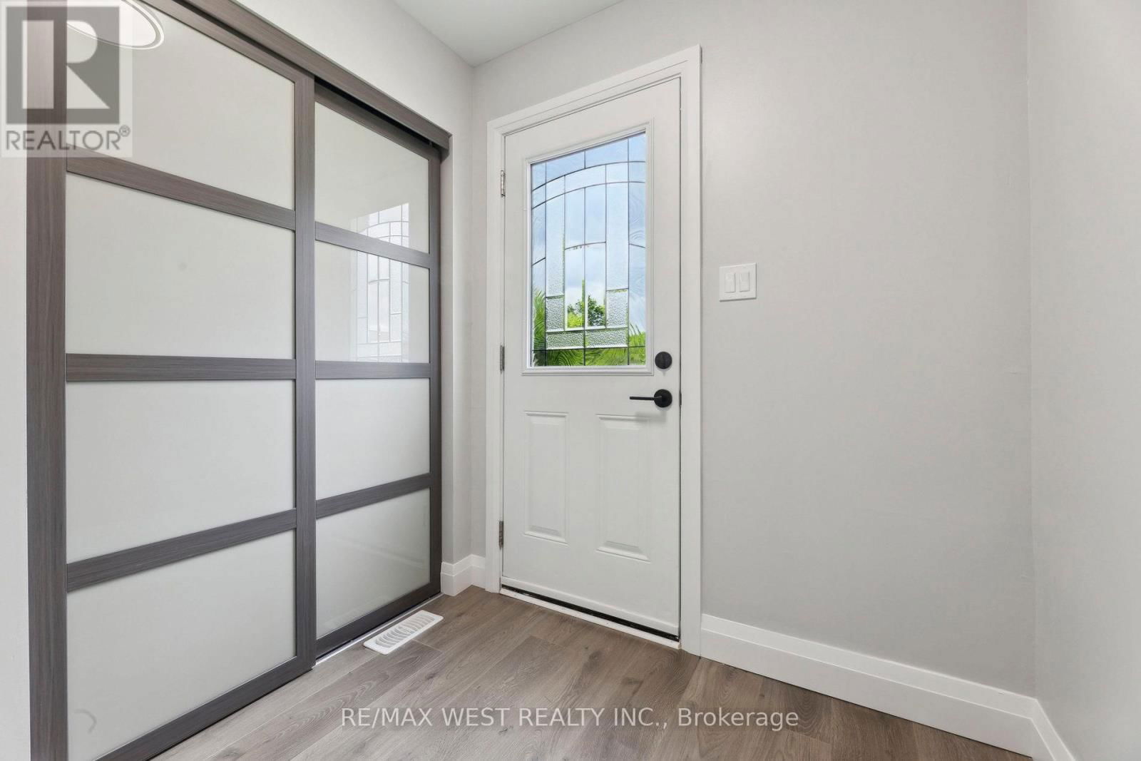 57 - 996 SYDENHAM ROAD Image 6