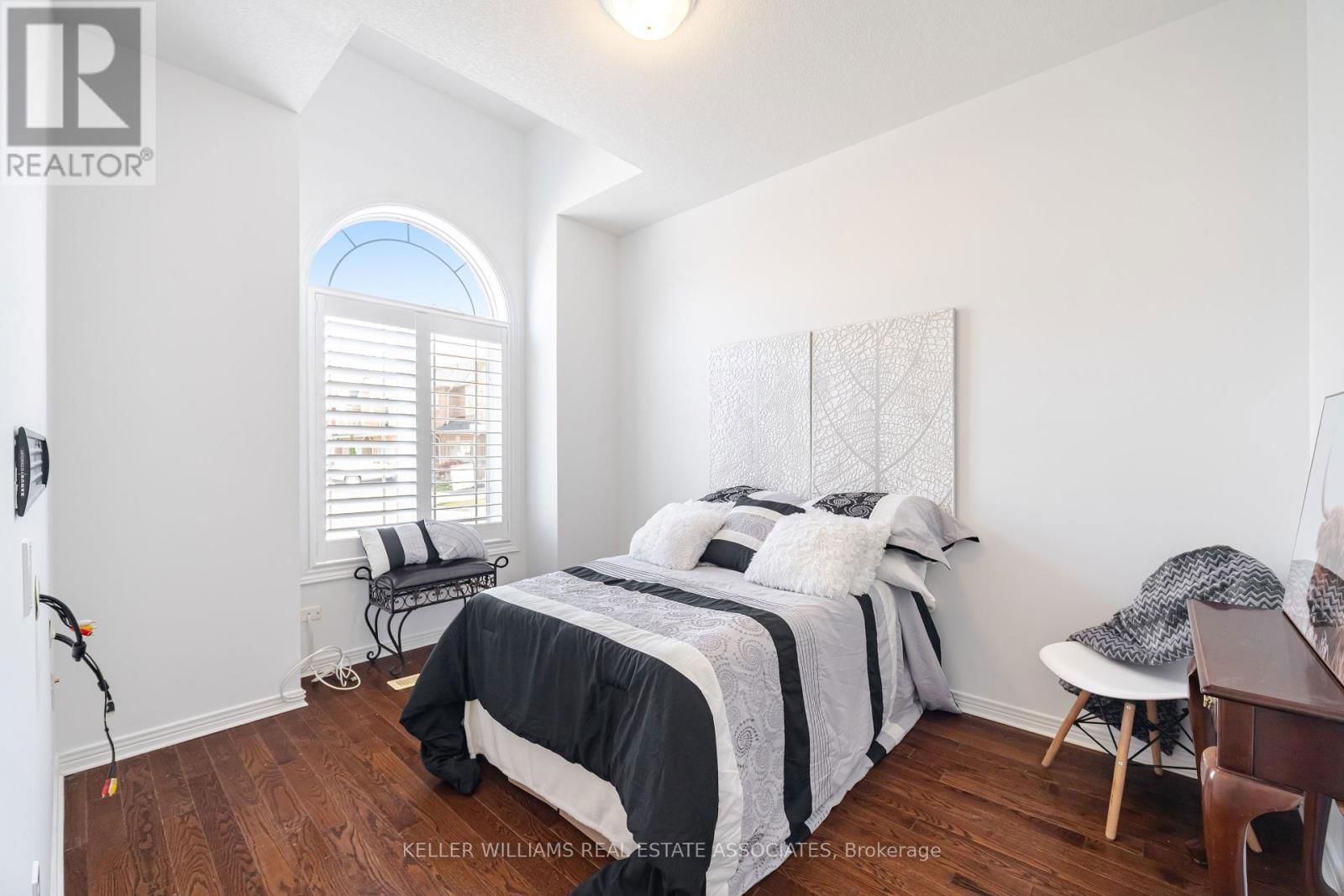 10 CORNFLOWER CRESCENT Image 18