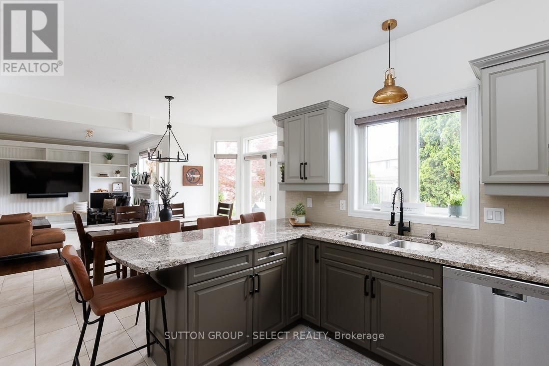 382 PLANE TREE DRIVE Image 12
