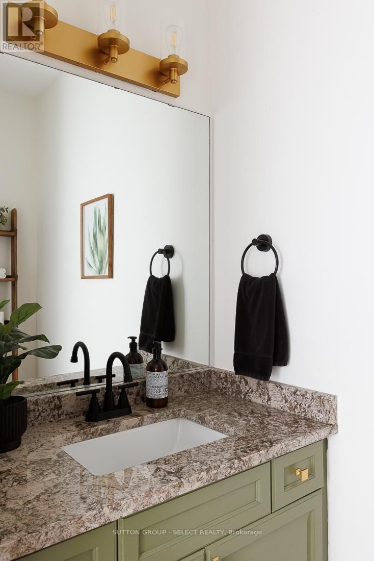 382 PLANE TREE DRIVE Image 8